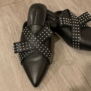 STEVE  MADDEN Vander Pointed Toe Mule Black Leather Studded Detail Size 8.5